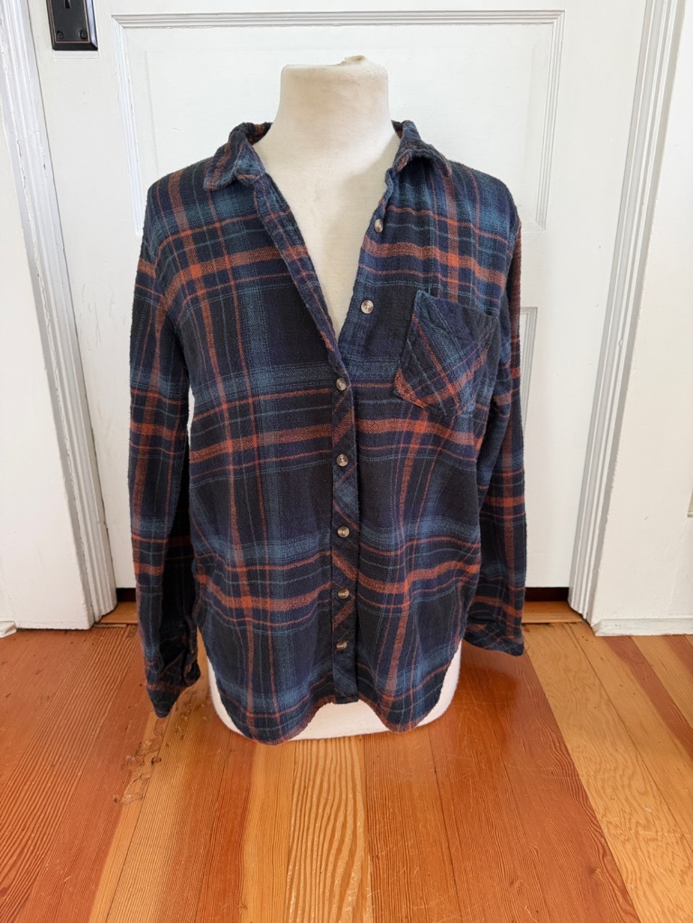 Thread & Supply Relaxed Fit Navy Blue Plaid Long Sleeve Flannel Medium